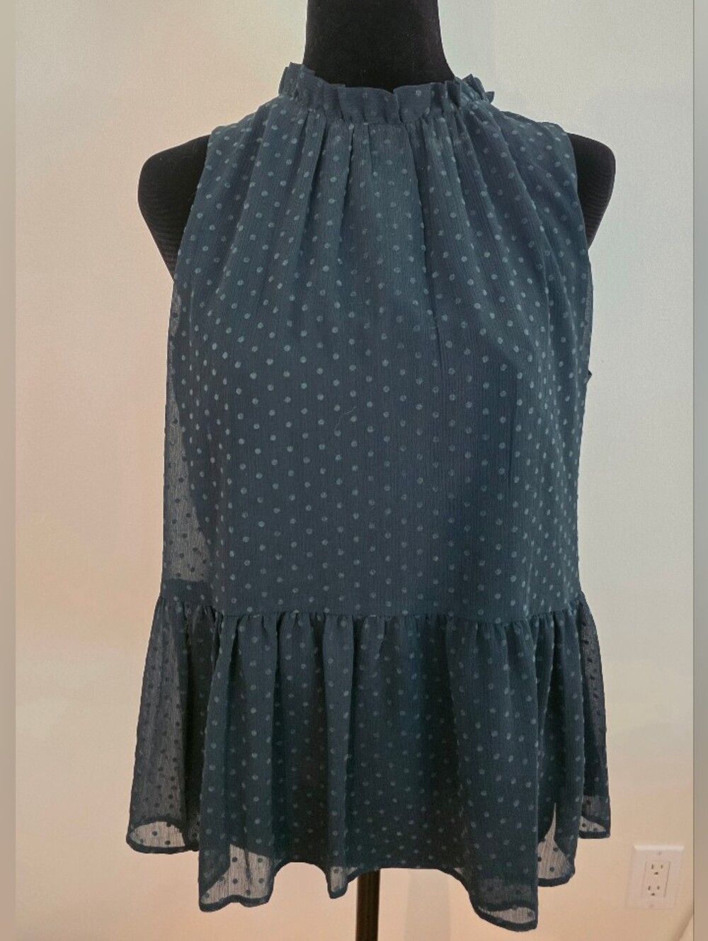 Loft Women's Sleeveless Teal Swiss Dot Top Peplum Hem w/Ruffled Neck Sz S